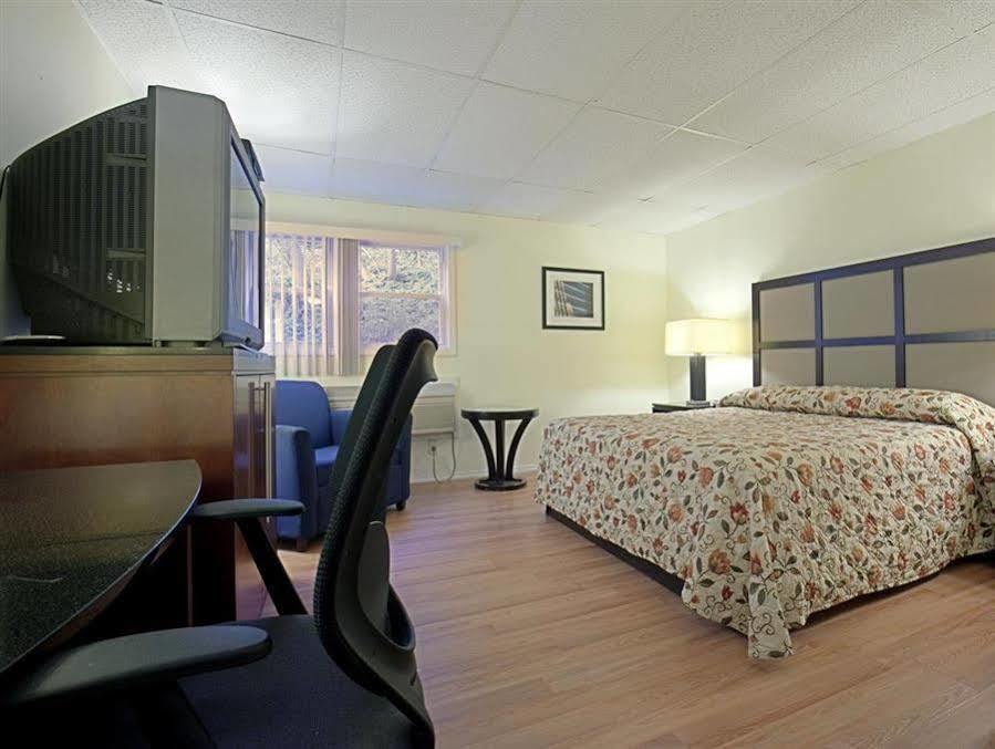 Americas Best Value Inn Highland-Poughkeepsie Zewnętrze zdjęcie